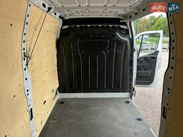 Білий Рено Мастєр, об'ємом двигуна 2.3 л та пробігом 211 тис. км за 18950 $, фото 26 на Automoto.ua