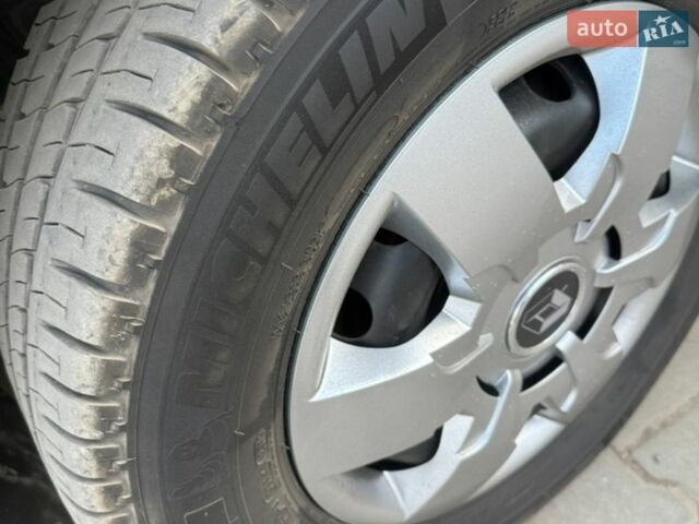 Белый Рено Мастер, объемом двигателя 0 л и пробегом 276 тыс. км за 17900 $, фото 74 на Automoto.ua