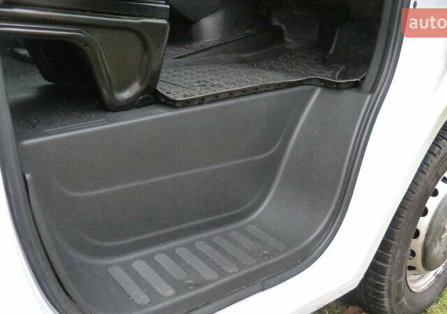 Білий Рено Мастєр, об'ємом двигуна 2.3 л та пробігом 212 тис. км за 18500 $, фото 13 на Automoto.ua