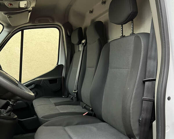 Белый Рено Мастер, объемом двигателя 2.3 л и пробегом 253 тыс. км за 19000 $, фото 8 на Automoto.ua