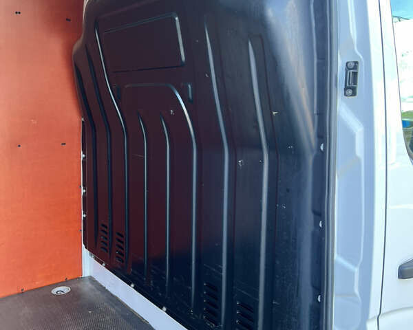 Белый Рено Мастер, объемом двигателя 2.3 л и пробегом 260 тыс. км за 16800 $, фото 19 на Automoto.ua