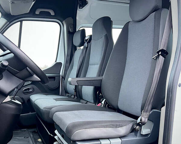 Белый Рено Мастер, объемом двигателя 2.3 л и пробегом 344 тыс. км за 17500 $, фото 18 на Automoto.ua