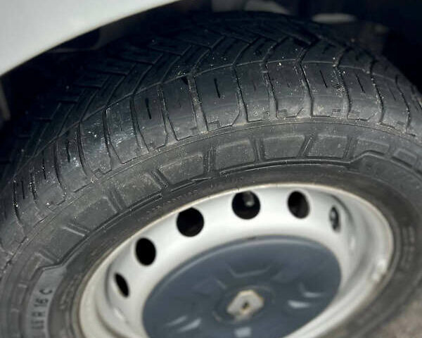 Белый Рено Мастер, объемом двигателя 2.3 л и пробегом 344 тыс. км за 17500 $, фото 14 на Automoto.ua