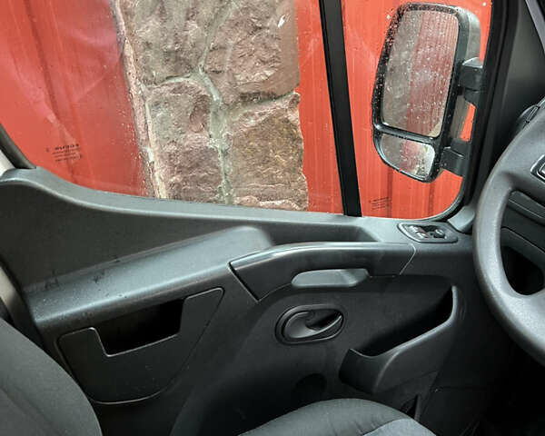 Белый Рено Мастер, объемом двигателя 2.3 л и пробегом 253 тыс. км за 19000 $, фото 9 на Automoto.ua