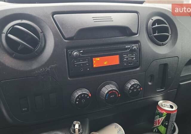 Белый Рено Мастер, объемом двигателя 2.3 л и пробегом 381 тыс. км за 16600 $, фото 5 на Automoto.ua