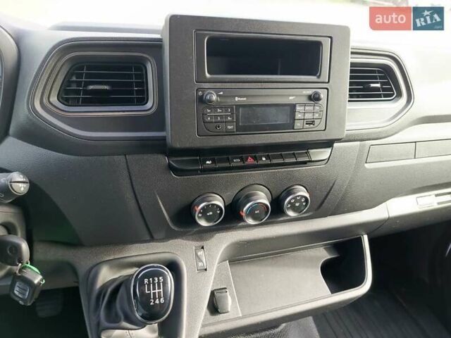 Белый Рено Мастер, объемом двигателя 2.3 л и пробегом 240 тыс. км за 16950 $, фото 16 на Automoto.ua