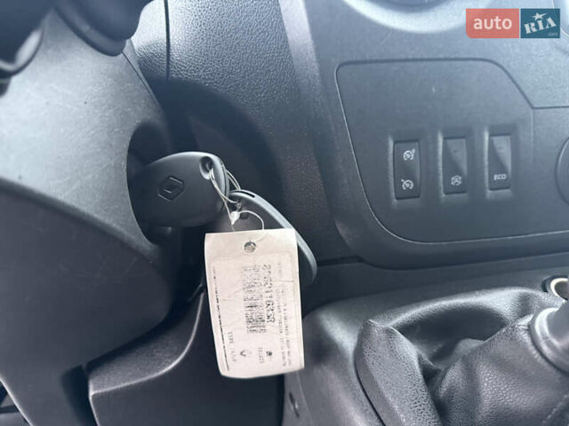 Белый Рено Мастер, объемом двигателя 0 л и пробегом 207 тыс. км за 18700 $, фото 31 на Automoto.ua