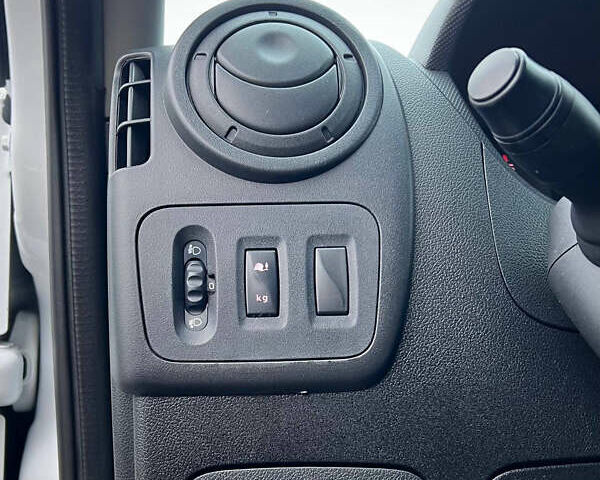 Белый Рено Мастер, объемом двигателя 2.3 л и пробегом 344 тыс. км за 17500 $, фото 32 на Automoto.ua