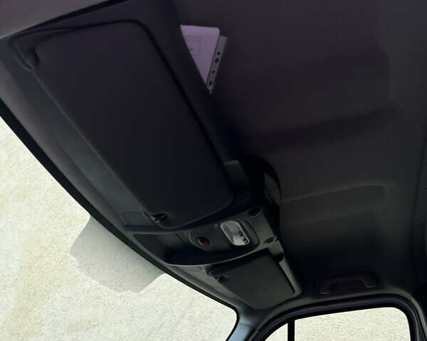 Белый Рено Мастер, объемом двигателя 2.3 л и пробегом 253 тыс. км за 19000 $, фото 14 на Automoto.ua