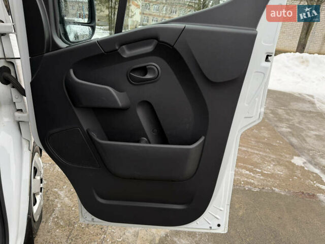 Белый Рено Мастер, объемом двигателя 2.3 л и пробегом 395 тыс. км за 18500 $, фото 21 на Automoto.ua