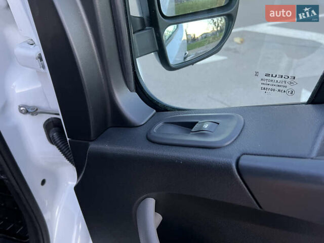 Белый Рено Мастер, объемом двигателя 2.3 л и пробегом 208 тыс. км за 18500 $, фото 46 на Automoto.ua