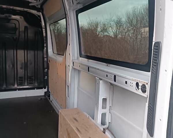 Білий Рено Мастєр, об'ємом двигуна 2.3 л та пробігом 250 тис. км за 17300 $, фото 5 на Automoto.ua