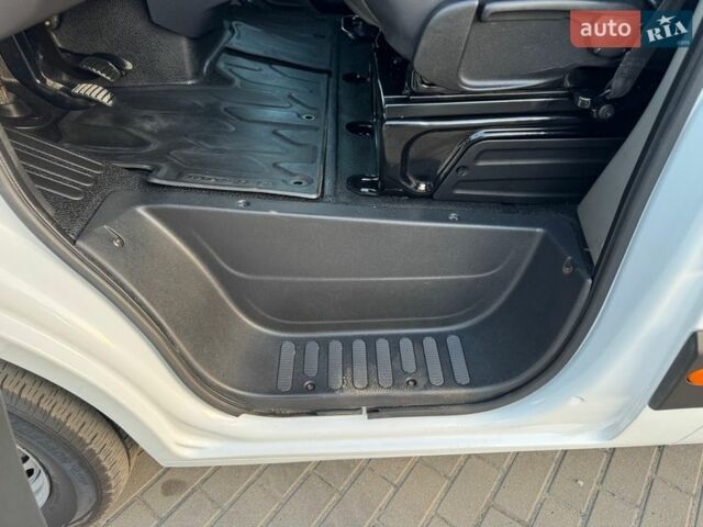 Белый Рено Мастер, объемом двигателя 2.3 л и пробегом 211 тыс. км за 19500 $, фото 23 на Automoto.ua