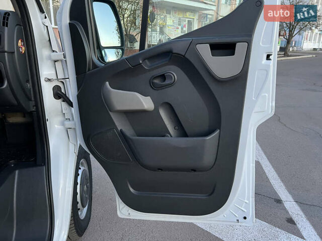 Белый Рено Мастер, объемом двигателя 2.3 л и пробегом 208 тыс. км за 18500 $, фото 45 на Automoto.ua