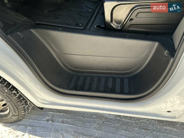 Белый Рено Мастер, объемом двигателя 2.3 л и пробегом 257 тыс. км за 17990 $, фото 18 на Automoto.ua