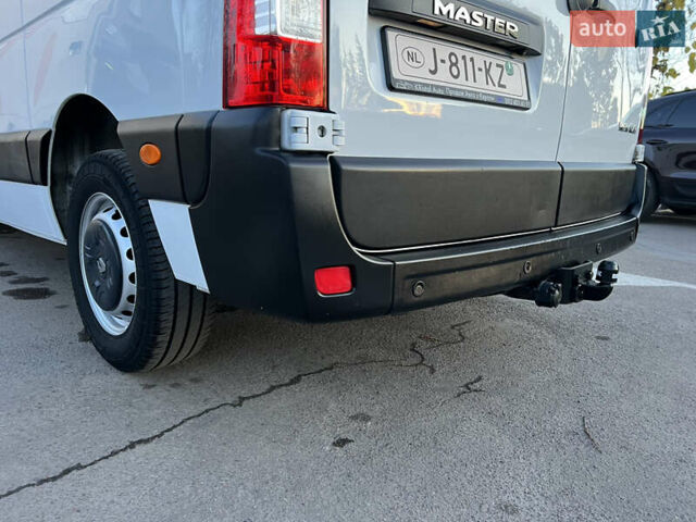 Белый Рено Мастер, объемом двигателя 2.3 л и пробегом 208 тыс. км за 18500 $, фото 26 на Automoto.ua