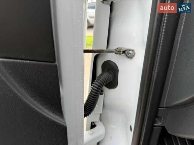 Белый Рено Мастер, объемом двигателя 2.3 л и пробегом 140 тыс. км за 20900 $, фото 22 на Automoto.ua