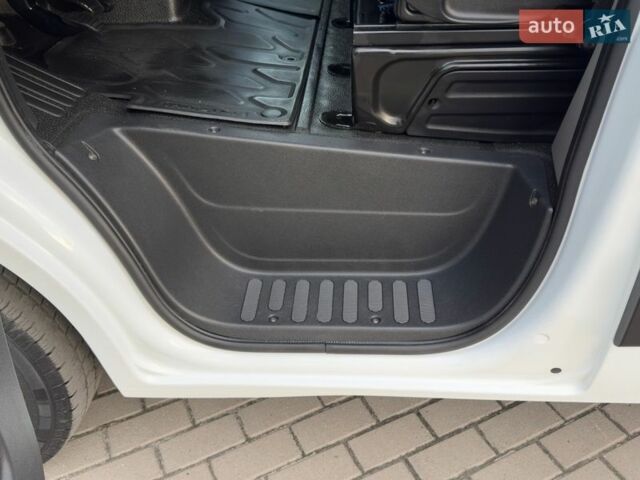 Білий Рено Мастєр, об'ємом двигуна 2.3 л та пробігом 245 тис. км за 16850 $, фото 74 на Automoto.ua