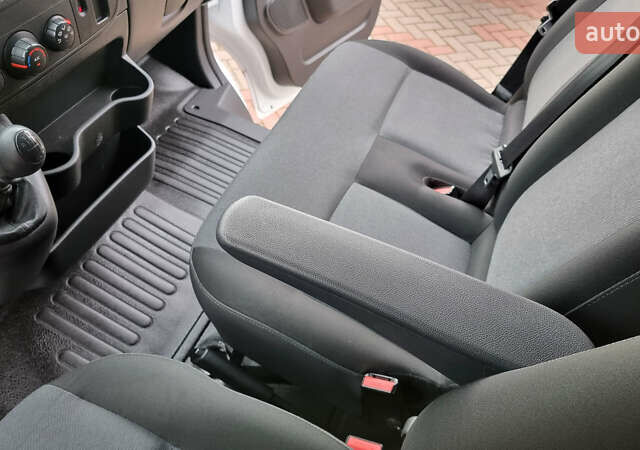 Белый Рено Мастер, объемом двигателя 2.3 л и пробегом 235 тыс. км за 18700 $, фото 35 на Automoto.ua