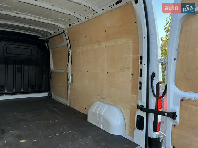 Белый Рено Мастер, объемом двигателя 2.3 л и пробегом 208 тыс. км за 18500 $, фото 60 на Automoto.ua