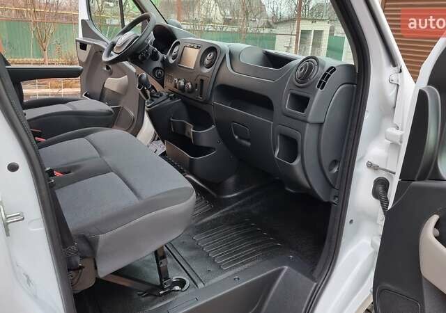 Белый Рено Мастер, объемом двигателя 2.3 л и пробегом 235 тыс. км за 18700 $, фото 39 на Automoto.ua