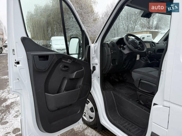 Белый Рено Мастер, объемом двигателя 0 л и пробегом 207 тыс. км за 18700 $, фото 24 на Automoto.ua