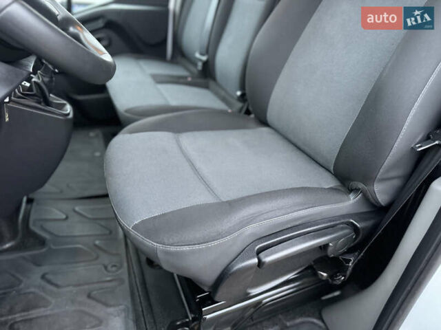 Белый Рено Мастер, объемом двигателя 2.3 л и пробегом 174 тыс. км за 21500 $, фото 70 на Automoto.ua