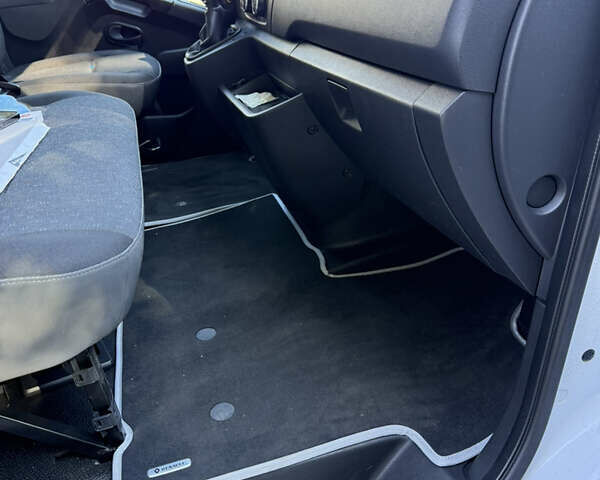 Білий Рено Мастєр, об'ємом двигуна 2.3 л та пробігом 195 тис. км за 17999 $, фото 132 на Automoto.ua