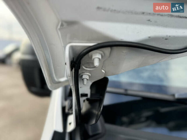 Белый Рено Мастер, объемом двигателя 2.3 л и пробегом 209 тыс. км за 21000 $, фото 90 на Automoto.ua