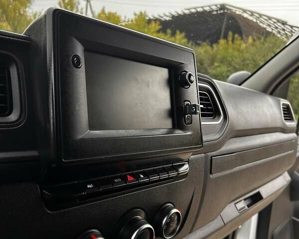 Белый Рено Мастер, объемом двигателя 2.3 л и пробегом 215 тыс. км за 16999 $, фото 6 на Automoto.ua