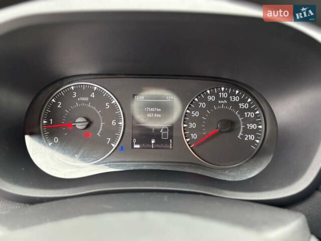 Білий Рено Мастєр, об'ємом двигуна 2.3 л та пробігом 175 тис. км за 19900 $, фото 9 на Automoto.ua