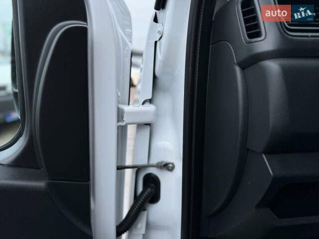 Белый Рено Мастер, объемом двигателя 2.3 л и пробегом 174 тыс. км за 21500 $, фото 74 на Automoto.ua