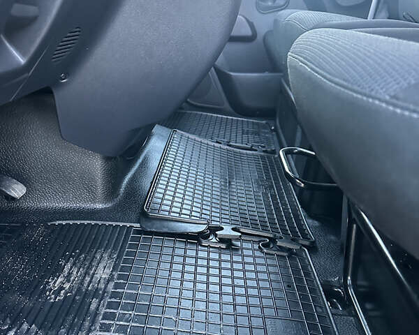 Білий Рено Мастєр, об'ємом двигуна 2.3 л та пробігом 201 тис. км за 18700 $, фото 41 на Automoto.ua