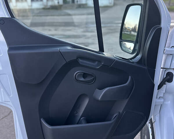 Білий Рено Мастєр, об'ємом двигуна 2.3 л та пробігом 201 тис. км за 18700 $, фото 31 на Automoto.ua