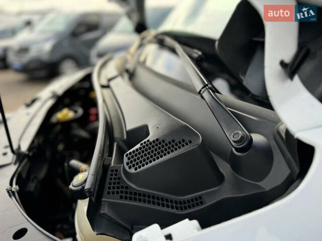 Белый Рено Мастер, объемом двигателя 2.3 л и пробегом 209 тыс. км за 21000 $, фото 86 на Automoto.ua