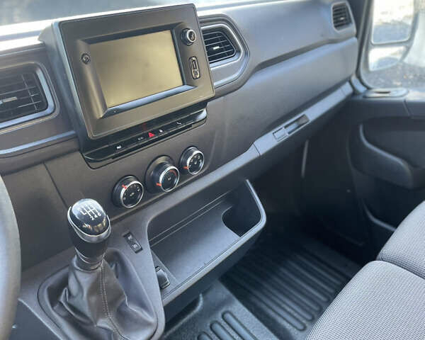 Белый Рено Мастер, объемом двигателя 2.3 л и пробегом 135 тыс. км за 20600 $, фото 37 на Automoto.ua