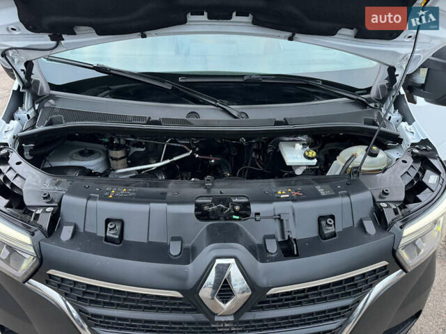 Белый Рено Мастер, объемом двигателя 2.3 л и пробегом 174 тыс. км за 21500 $, фото 83 на Automoto.ua