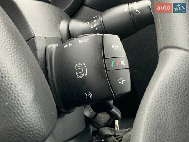 Белый Рено Мастер, объемом двигателя 2.3 л и пробегом 209 тыс. км за 19999 $, фото 42 на Automoto.ua