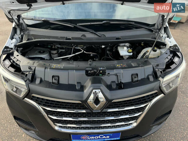 Белый Рено Мастер, объемом двигателя 2.3 л и пробегом 209 тыс. км за 21000 $, фото 82 на Automoto.ua