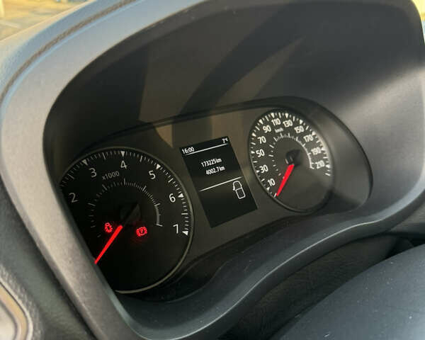 Белый Рено Мастер, объемом двигателя 2.3 л и пробегом 174 тыс. км за 20800 $, фото 14 на Automoto.ua