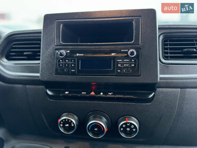 Белый Рено Мастер, объемом двигателя 2.3 л и пробегом 174 тыс. км за 21500 $, фото 61 на Automoto.ua