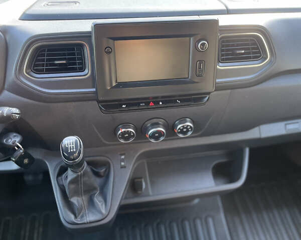 Белый Рено Мастер, объемом двигателя 2.3 л и пробегом 135 тыс. км за 20600 $, фото 39 на Automoto.ua