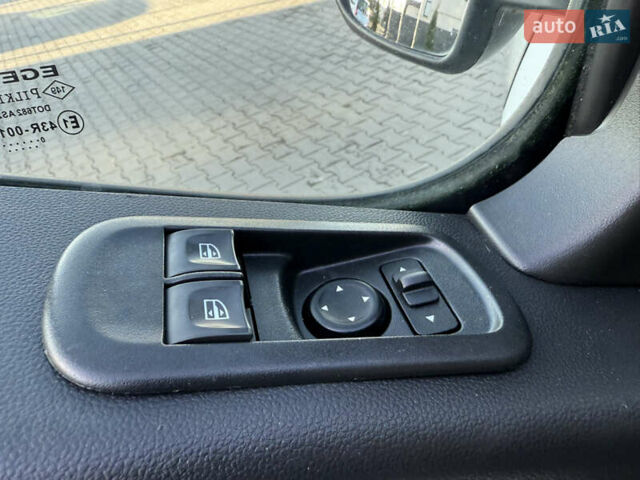 Білий Рено Мастєр, об'ємом двигуна 2.3 л та пробігом 187 тис. км за 21900 $, фото 26 на Automoto.ua