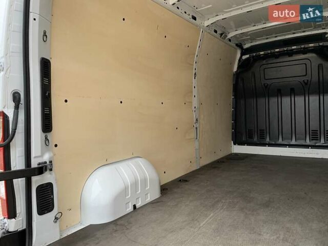 Белый Рено Мастер, объемом двигателя 2.3 л и пробегом 209 тыс. км за 19999 $, фото 28 на Automoto.ua