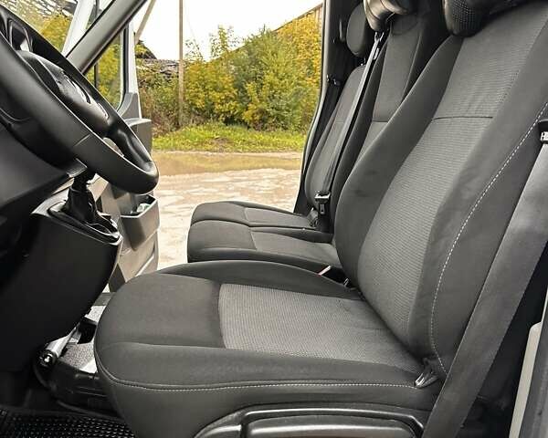 Рено Мастєр 2020 у Кременце на Automoto.ua Білий Рено Мастєр, об'ємом двигуна 2.3 л та пробігом 214 тис. км за 17300 $, фото 9 на Automoto.ua