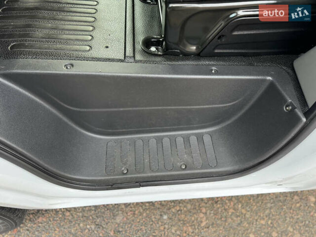 Белый Рено Мастер, объемом двигателя 2.3 л и пробегом 209 тыс. км за 21000 $, фото 47 на Automoto.ua