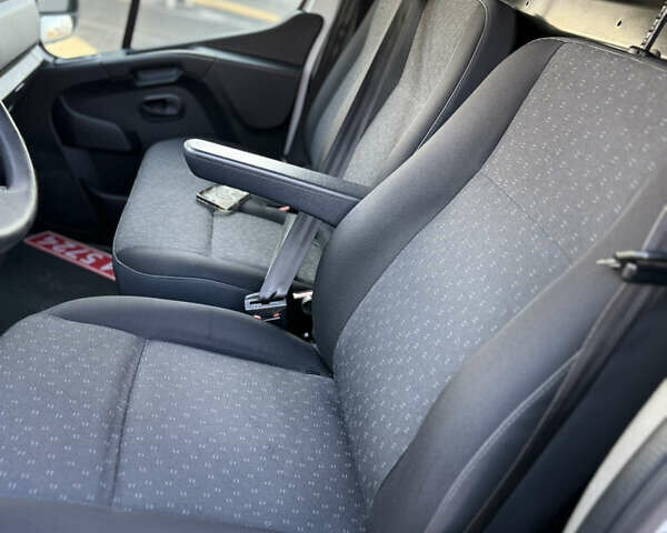 Білий Рено Мастєр, об'ємом двигуна 2.3 л та пробігом 195 тис. км за 17999 $, фото 21 на Automoto.ua