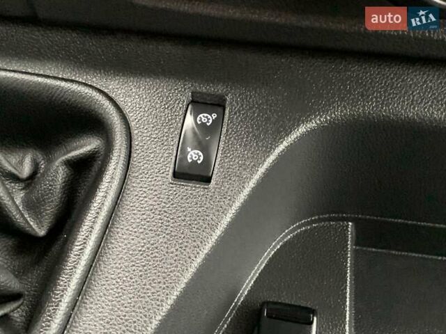 Белый Рено Мастер, объемом двигателя 2.3 л и пробегом 209 тыс. км за 19999 $, фото 46 на Automoto.ua