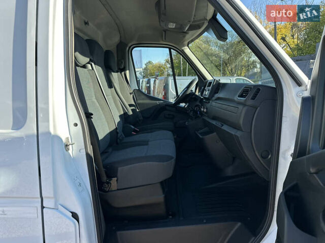 Белый Рено Мастер, объемом двигателя 2.3 л и пробегом 226 тыс. км за 19600 $, фото 24 на Automoto.ua