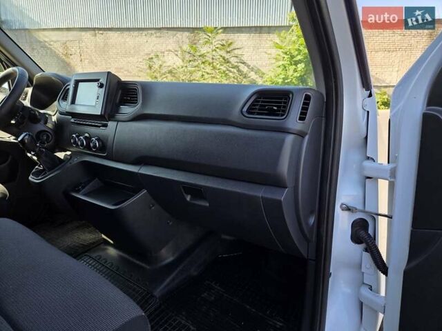 Белый Рено Мастер, объемом двигателя 0 л и пробегом 192 тыс. км за 21900 $, фото 30 на Automoto.ua